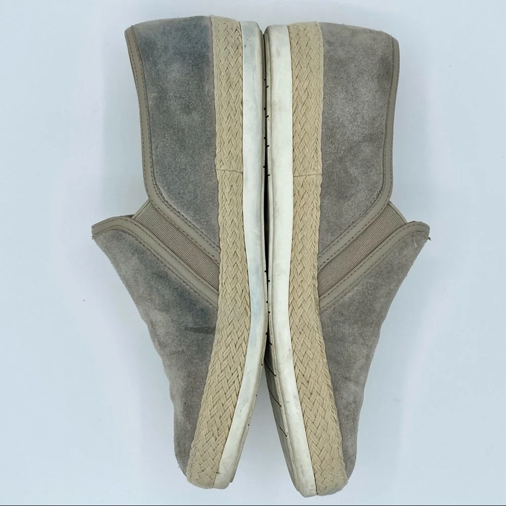 VINCE Light Wood Smoke Acker Slip-On Sneaker Size 7